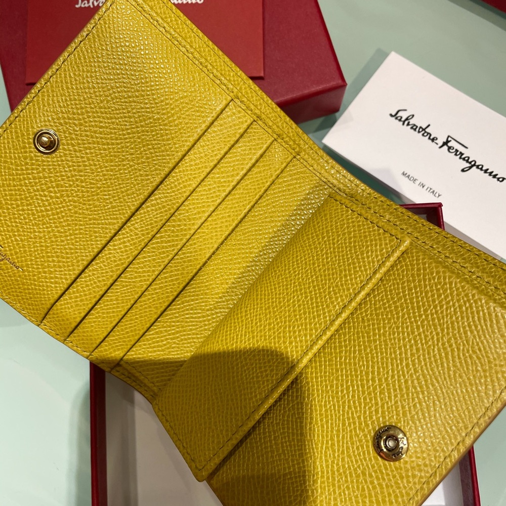 💯Brass Ferragamo Gancini Compact Wallet No Tax - Picture 5 of 15